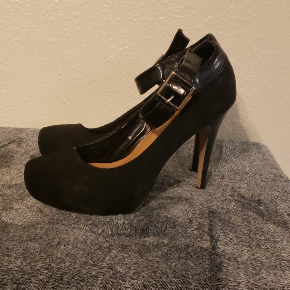 black strappy heels